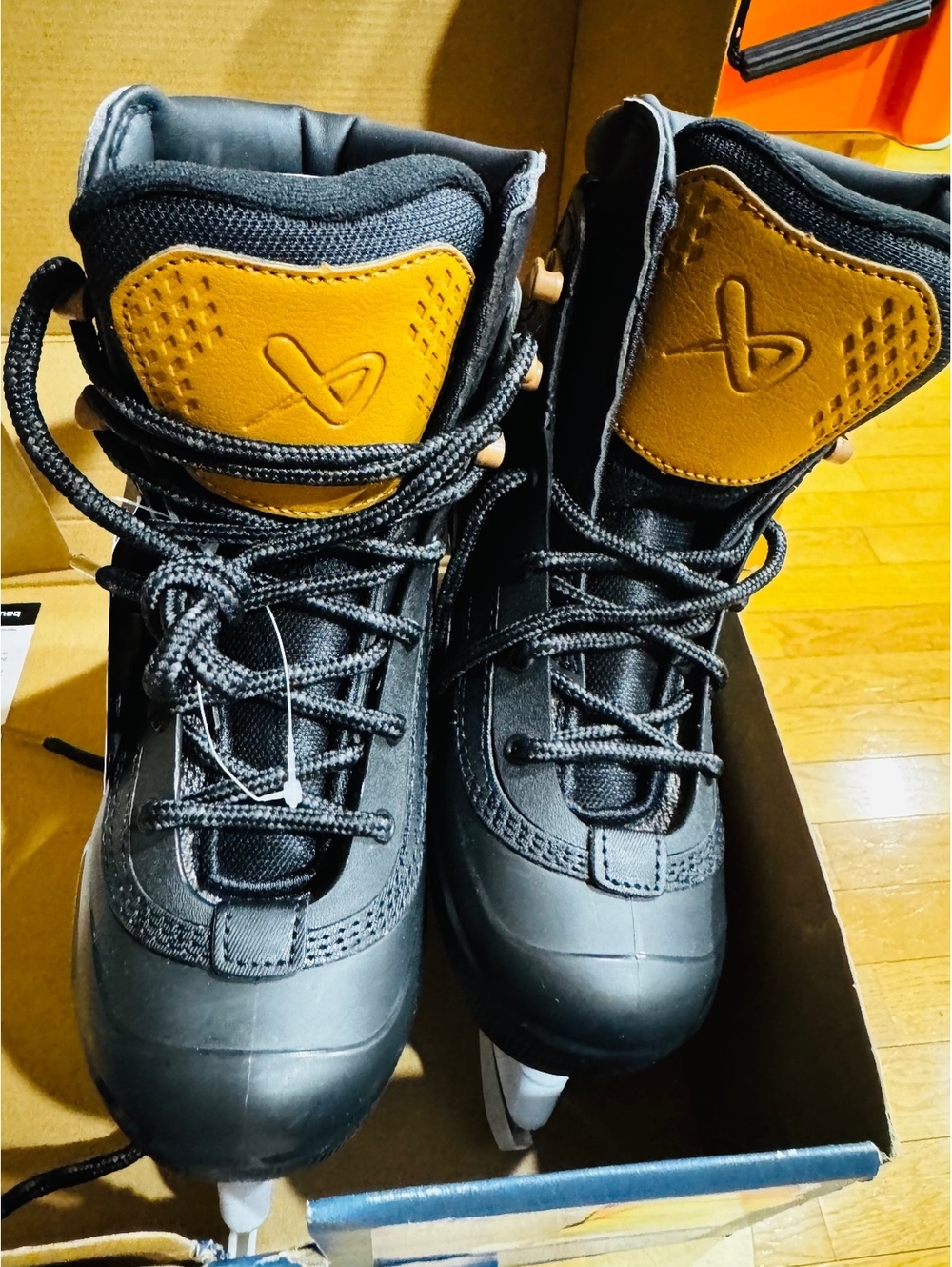 Bauer Colorado Comfort Ice Skates Open Box – Youth US 2 / EU 34 Black & Tan